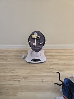 Baby Swing - 4moms Brand - Smart Phone App Connection