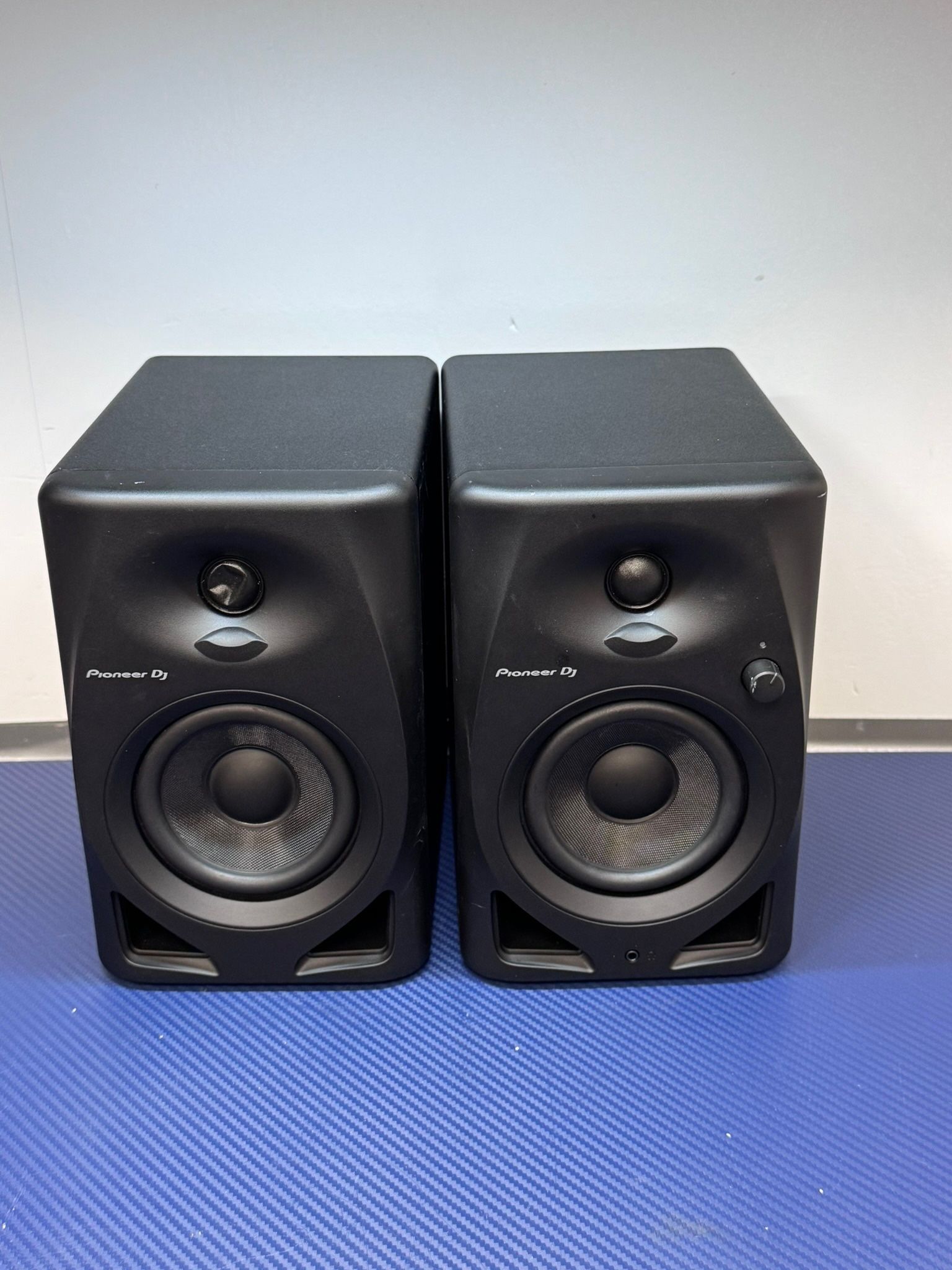 Pioneer DJ DM-40D 4" Desktop Monitor System - Pair