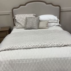 Queen Bed With Two Night Stands