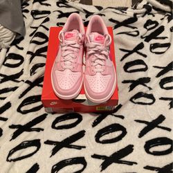 Nike Dunk Low (GS) Triple pinks,Size 5y 