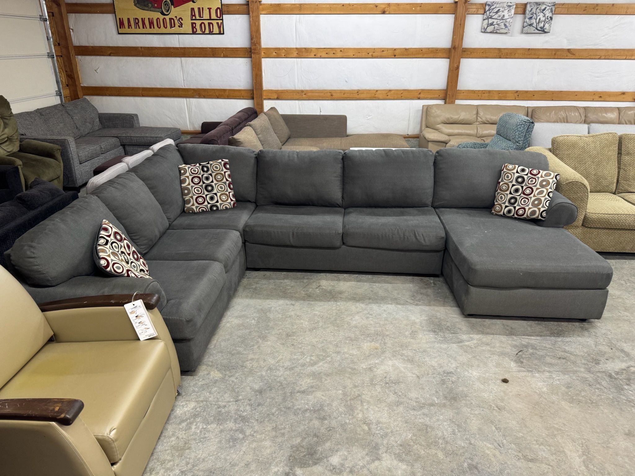 Sectional Couch (WE DELIVER)