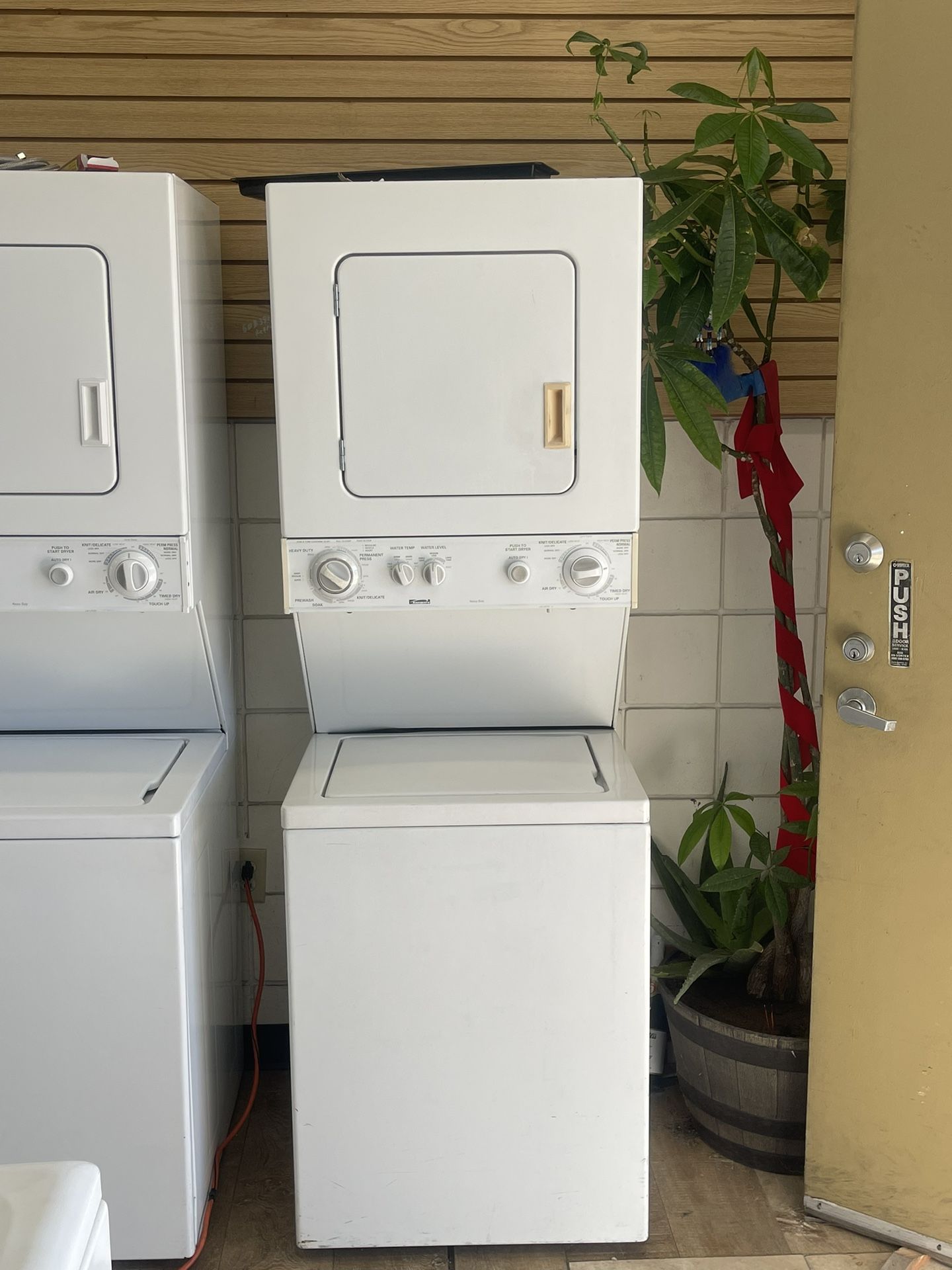 24’’ Kenmore Washer And Natural Gas Dryer Combo Set In Excellent Working Condition