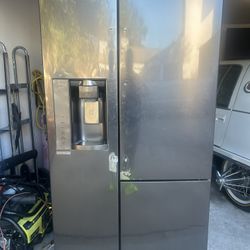Beautiful Black Stainless LG Refrigerator 