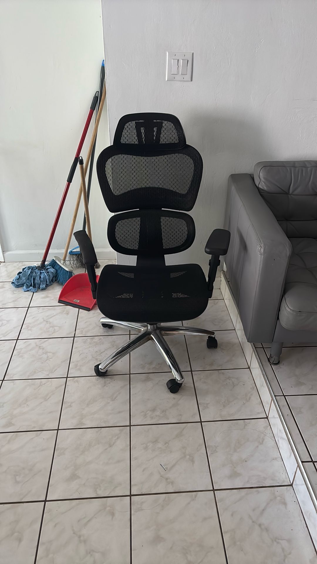 Good Conditions Chair And Individual Sofá