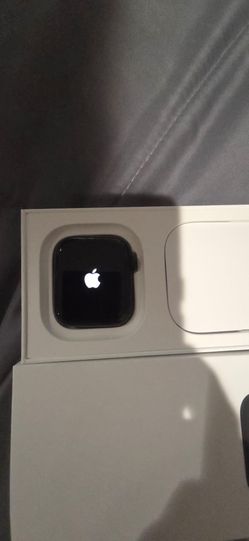 44mm Apple watch SE GPS