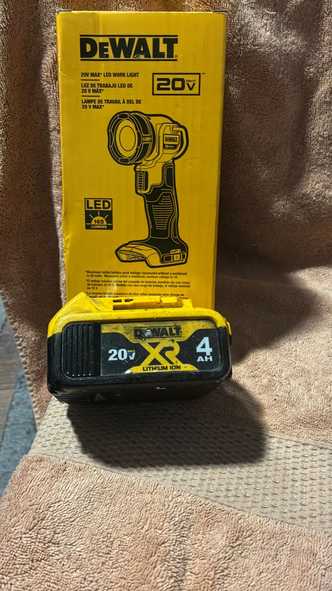 Dewalt 20v Max LED Work Light And Battery 20v 4AH