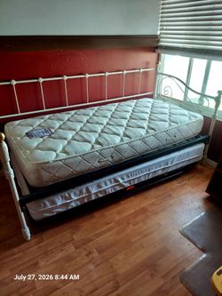 Day bed with trundle