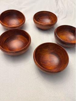 Five beautiful vintage wood salad bowls 7 inches wide