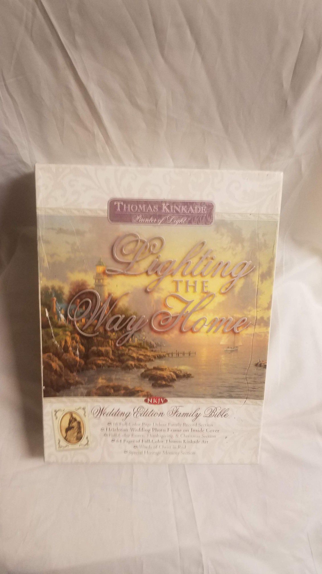 Thomas Kinkade Lighting The Way Home Wedding Edition/Family Bible