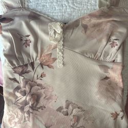 Blusa Para Muchachas Mujeres Y Niñas .Sencilla Bonita Dulce .Detalle De Florecitas Y Un Lazo En La Parte De Adelante .Blusa Para Verano 