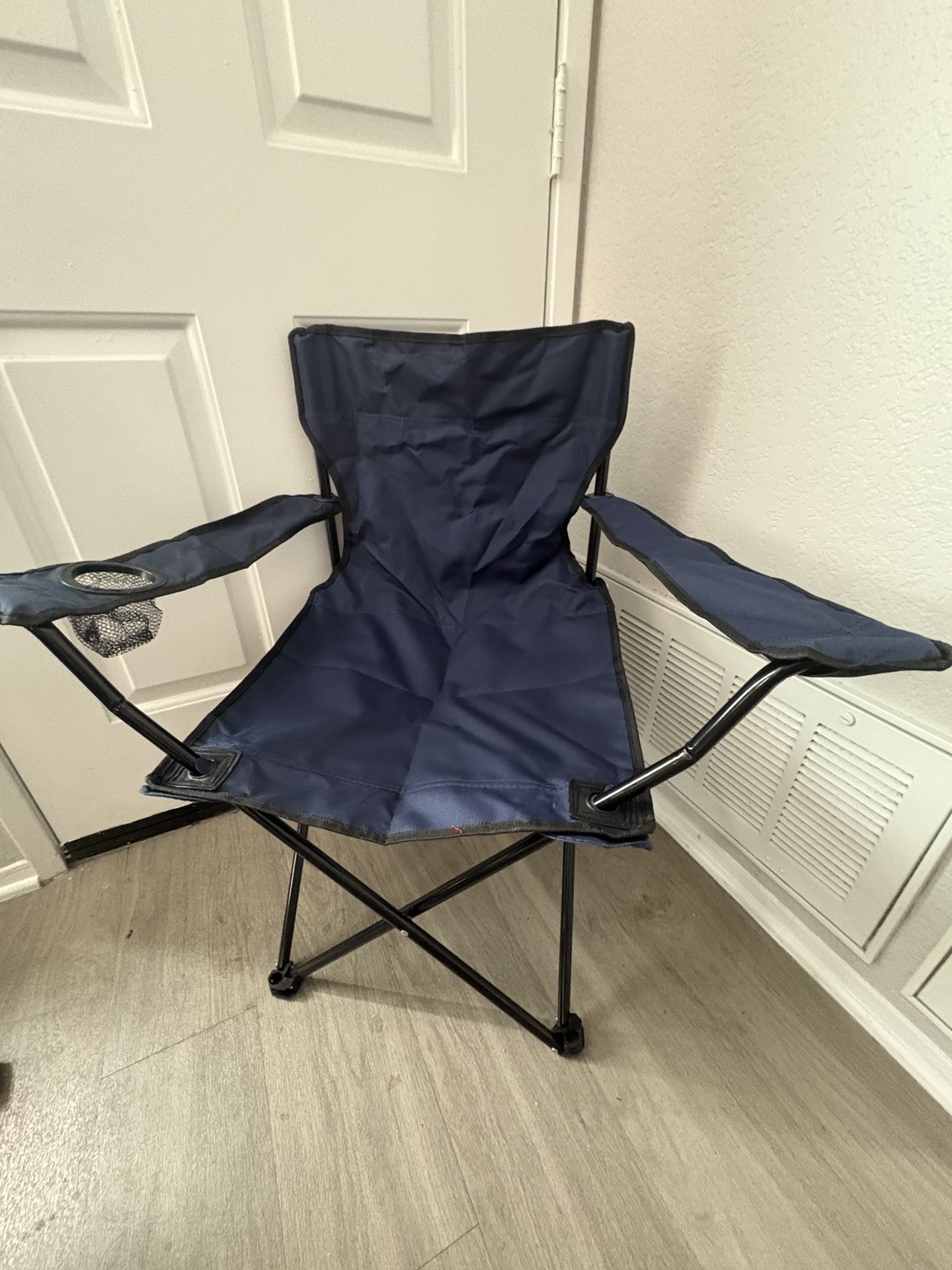 Collapsible beach chair with cup holder