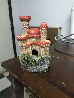 Fish tank castle