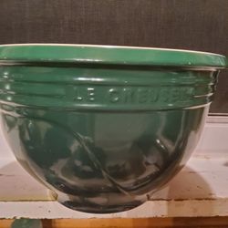 Le Creuset Bowls 1 Large , 1 Medium