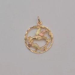 10k yellow gold the bee hummingbird charm pendant