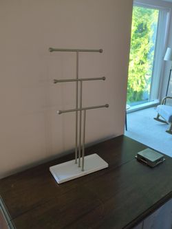 Umbra Jewelry Stand - white and silver