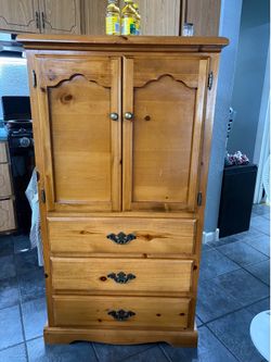 Cabinet/Armoire/Dresser