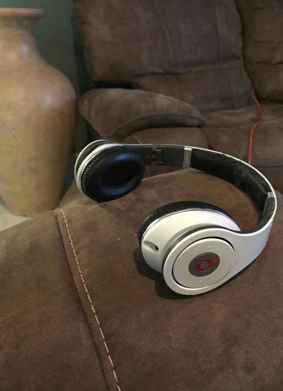 Beats studio (discontinued model)