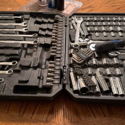 120 Piece Torque Wrench