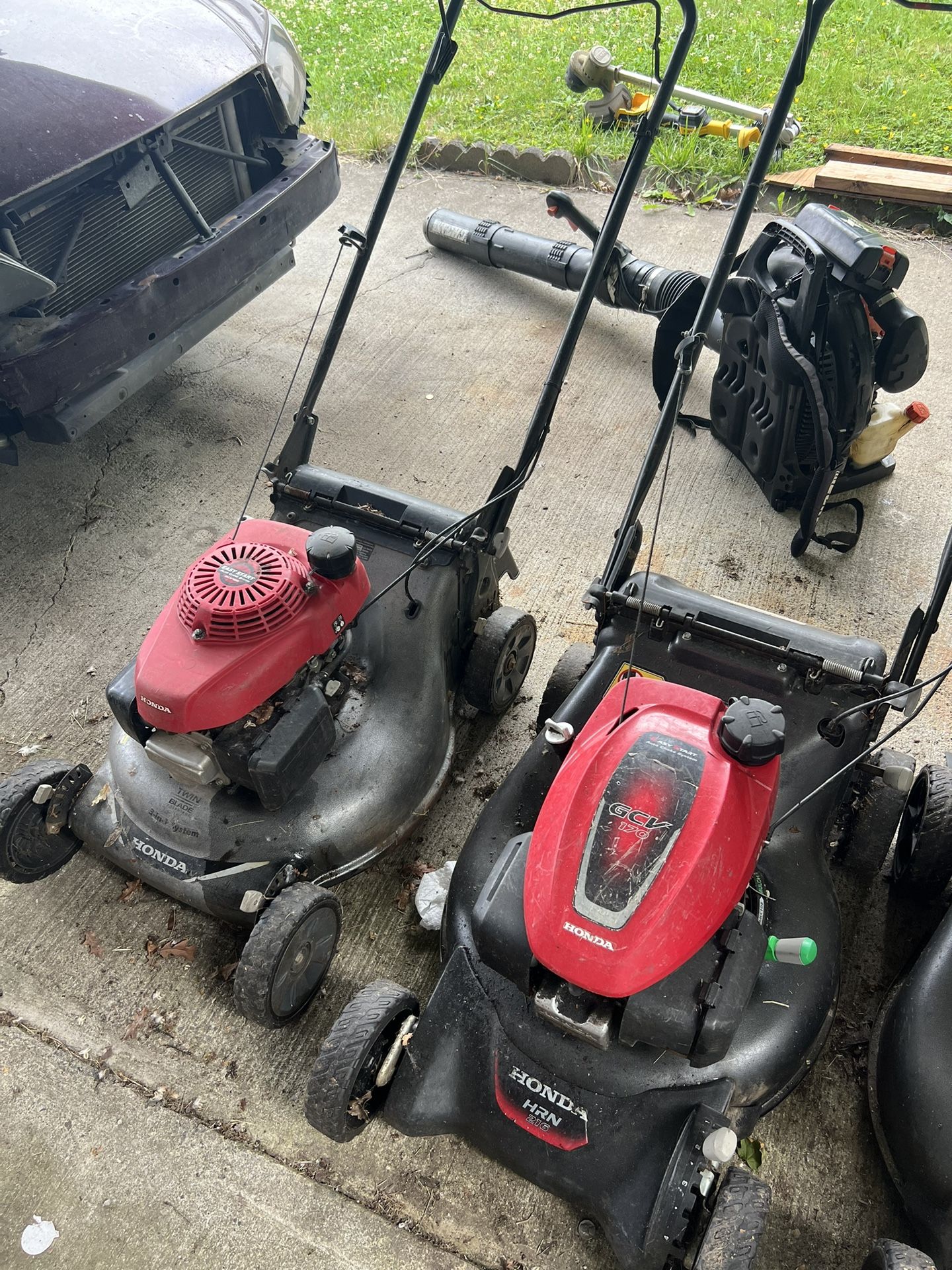 2 Honda Lawnmowers & Gas  Leaf Blower 