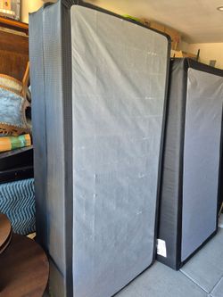 2 piece // box spring for king size bed, in very good condition
