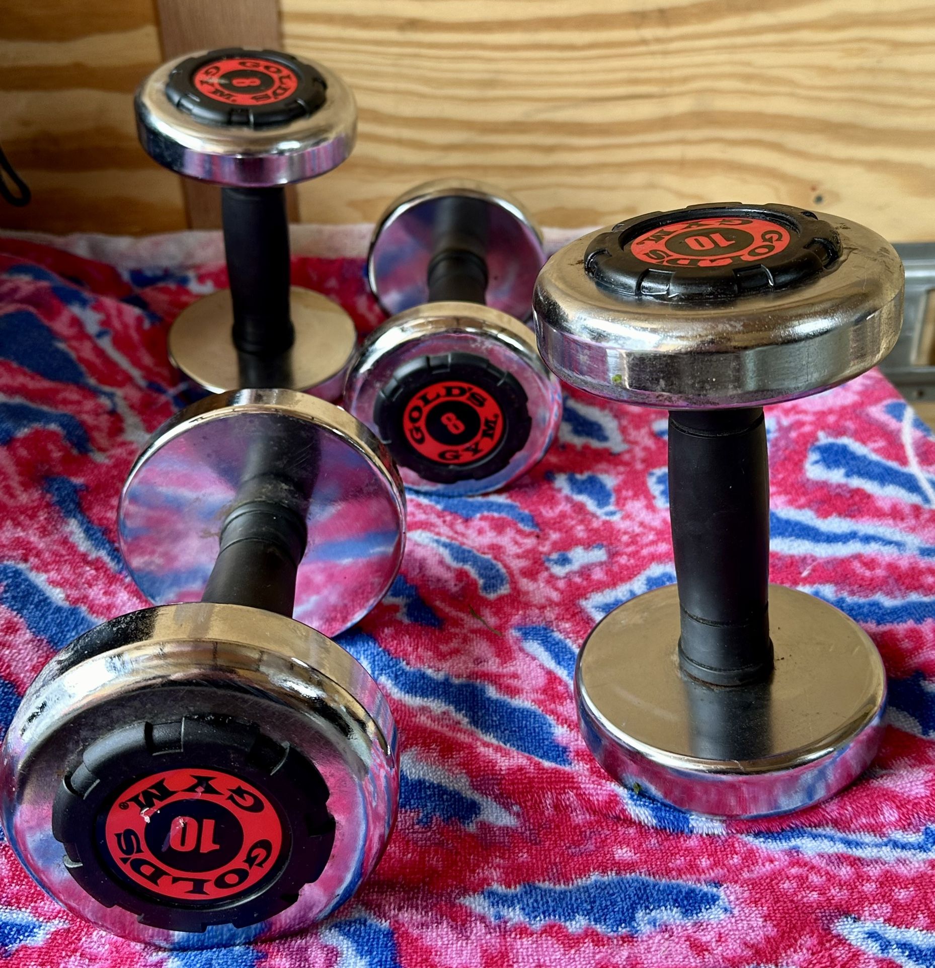 4 Golds Gyms 8 & 10 Pounds Total 28 Pounds Red/Black & Chrome