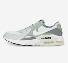 Nike Air Max Excee Low-Top Sneakers