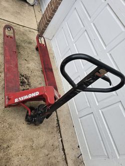 RAYMOND PALLET JACK 5,500 LBS