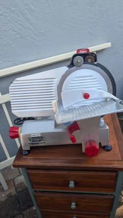 Berkel Commercial grade meat and cheese slicer model 825 e made in Italy gently used