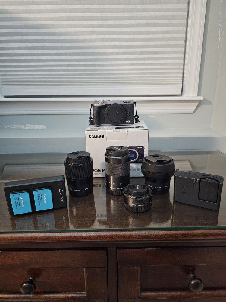 Canon M6 MKII Camera + lens bundle