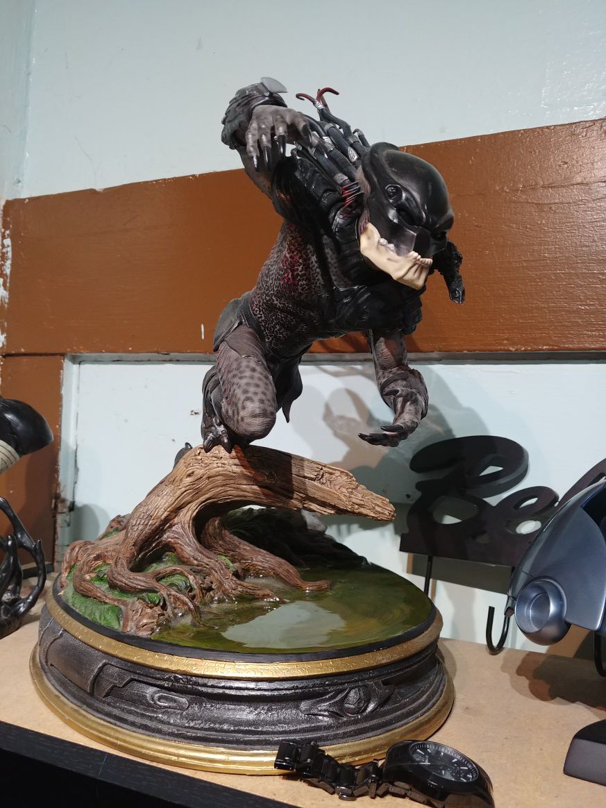 Predator Berserker statue