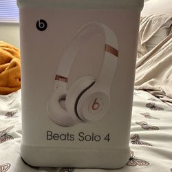 Beats Solo 4 