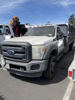 2015 Ford F550 With Lift Gate 1 Owner Vehicle