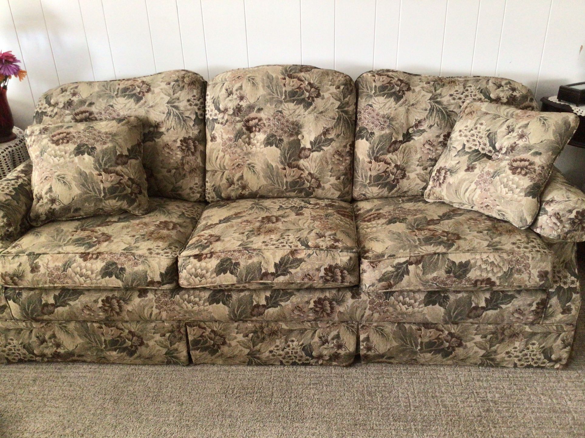 Beautiful Lazy Boy Tapestry Couch/Sofa for Sale in Modesto, CA OfferUp
