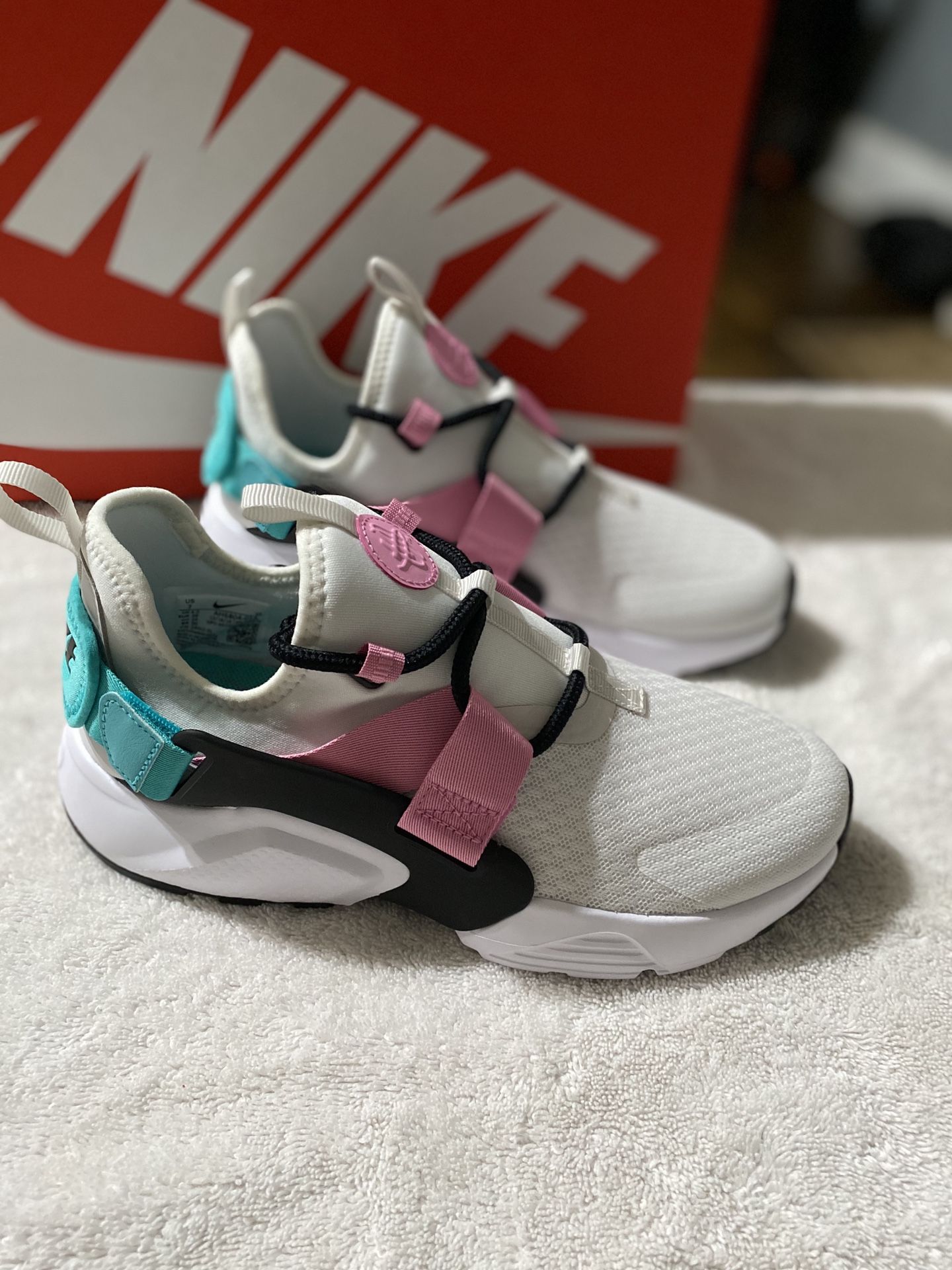 Nike Sportswear Women's Nike Air Huarache City Low Marex City