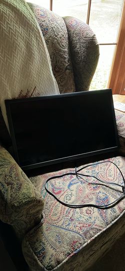 Like New - Black 24” Insignia LED TV