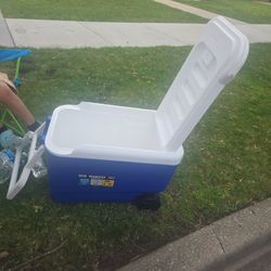 Wheeled cooler