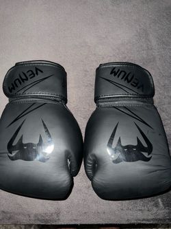 Venom boxing gloves