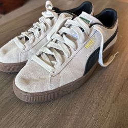 Puma suede shoes (Mens size 9) 