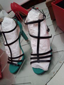 *NIB* Hugo Boss Block Heel Sandals never worn size 8.5 US