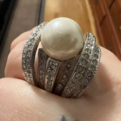 Gorgeous pearl ring