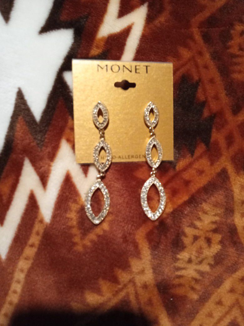 Gold And Diamond Dangly Earrings 