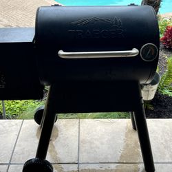 Traeger Smoker Pellet BBQ Grill