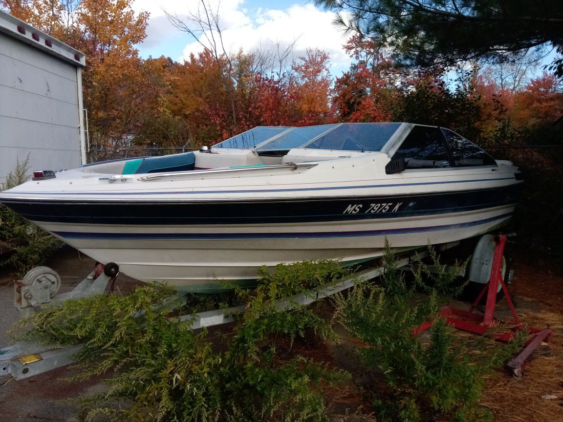 18' Bayliner and good trailer for repair or parts