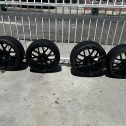 Niche Tires Bit Of Use And the Tim Have Small Scrape But Overall good Conditions The Price On The Store Are Over 1k But Selling It Way Cheaper
