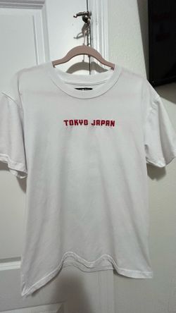 medium graphic tee