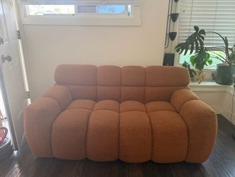 Move out special: 2 person love seat