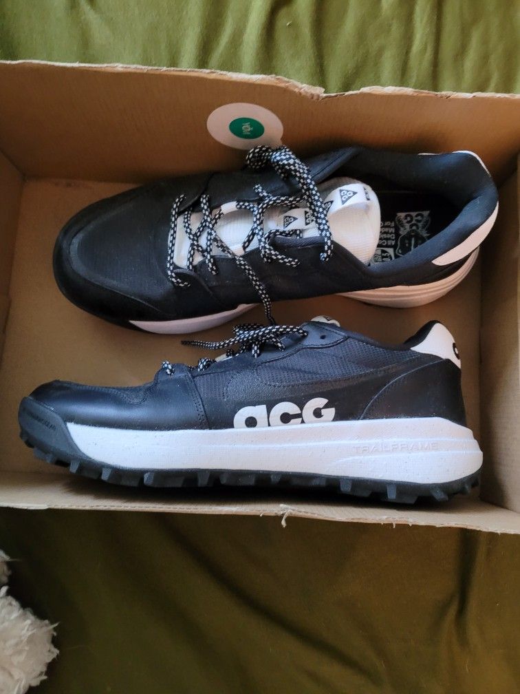 Brand New Never Worn Black Nike ACGs