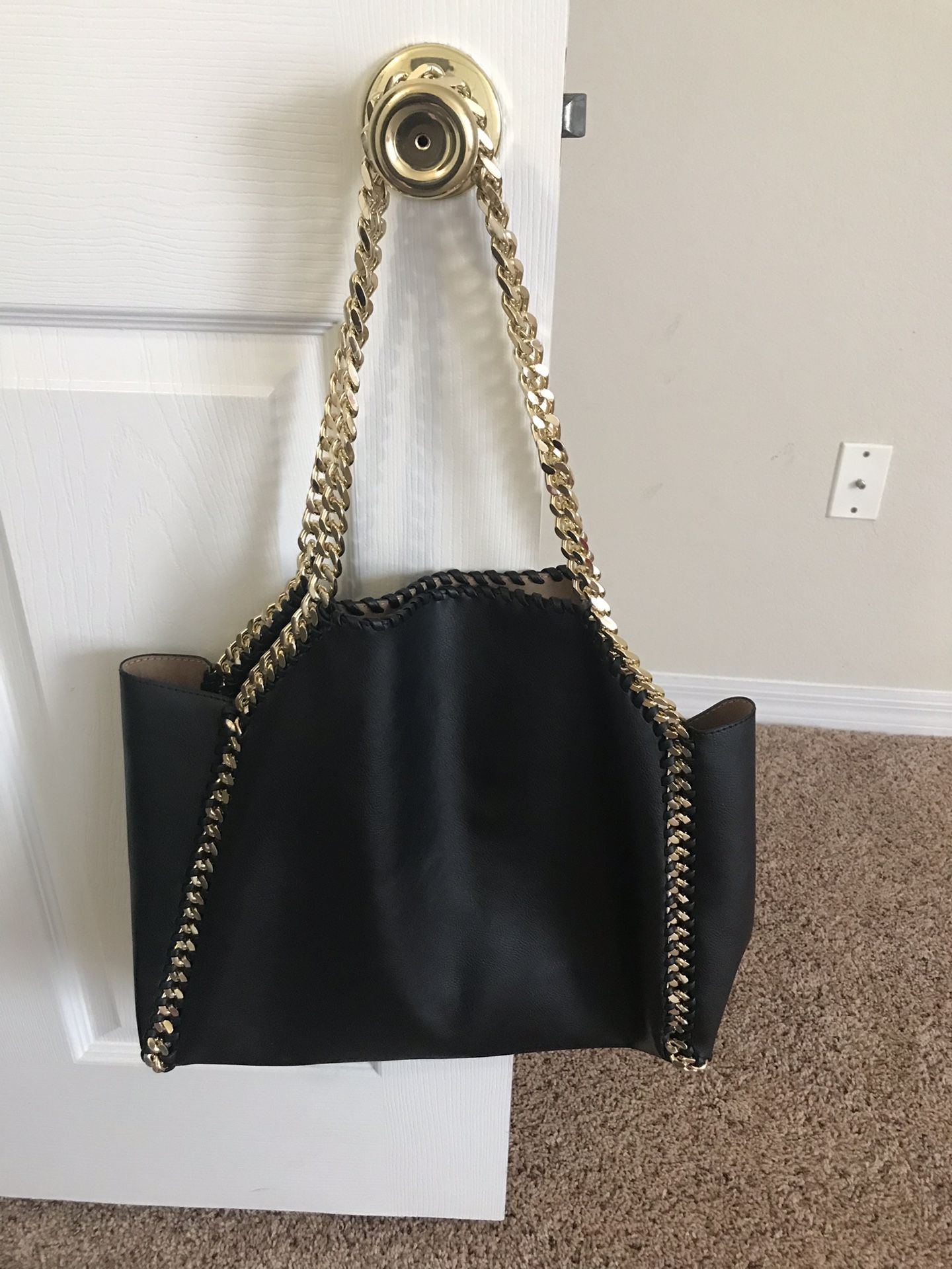 Black tote bag with Gold chain