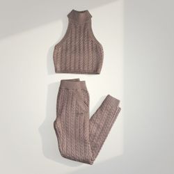 Gorgeous knit mock halter top and matching pocketed leggings size small