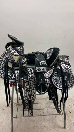 Nueva montura bordada con preciosa diseños charros exclusivos